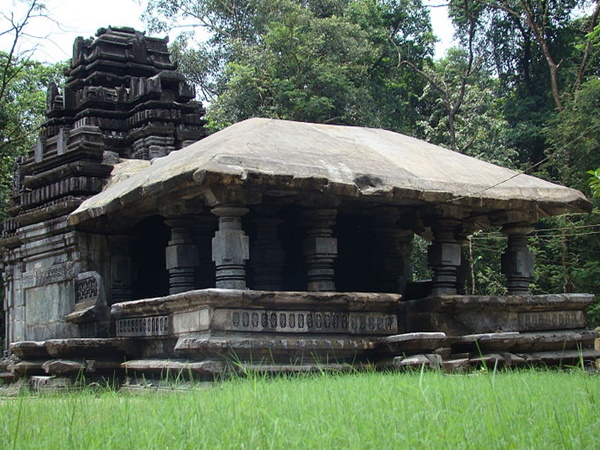 ഐഹോളയ്ക്ക് സമാനം