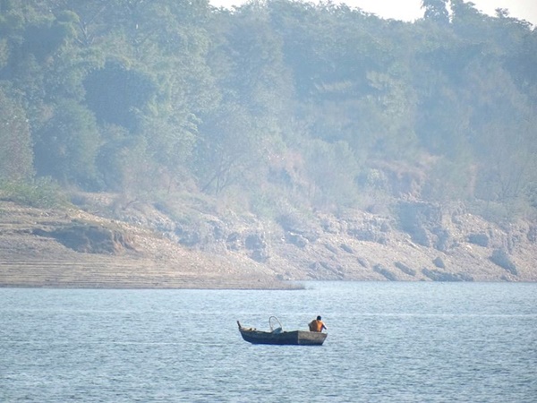 ബോട്ട് വഴി മാത്രം