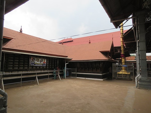 ചോറ്റാനിക്കരയില് നടതുറന്ന് കഴിഞ്ഞ്