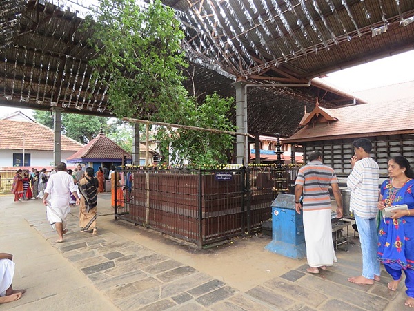 മേല്ക്കാവും കീഴ്ക്കാവും