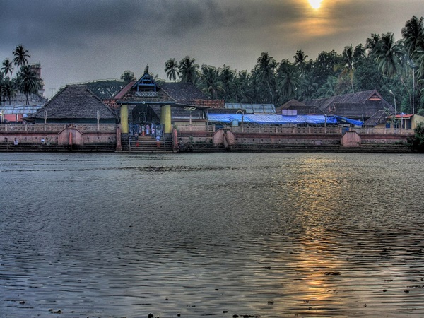 വില്വമംഗലം സ്വാമിയും നാറാണത്ത് ഭ്രാന്തനും