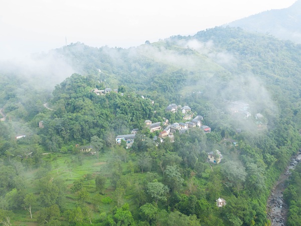 മേഘത്തിനിടയിലെ നാട്
