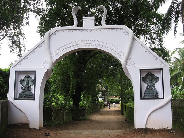ഐതിഹ്യമാലയിലിങ്ങനെ