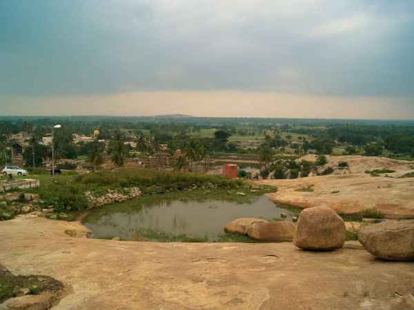 കുന്നിന്മുകളിലെ കുളം