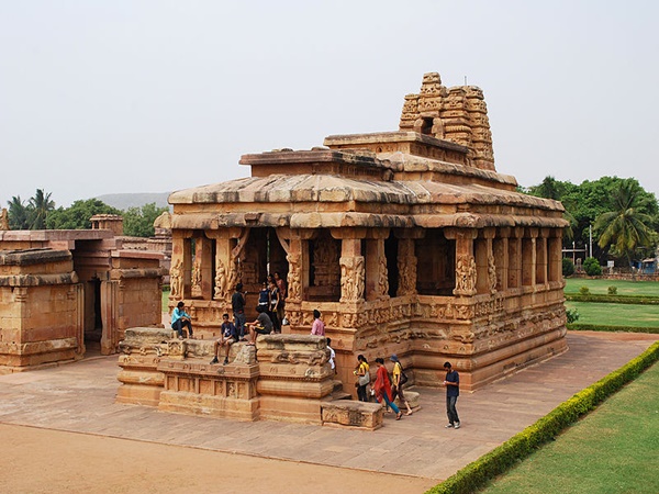 ദുര്ഗ്ഗയെന്നാല് ഇവിടെ ദേവിയല്ല