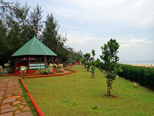 കസാര്കോഡ് ബീച്ച്, പദുബിദ്രി ബീച്ച്