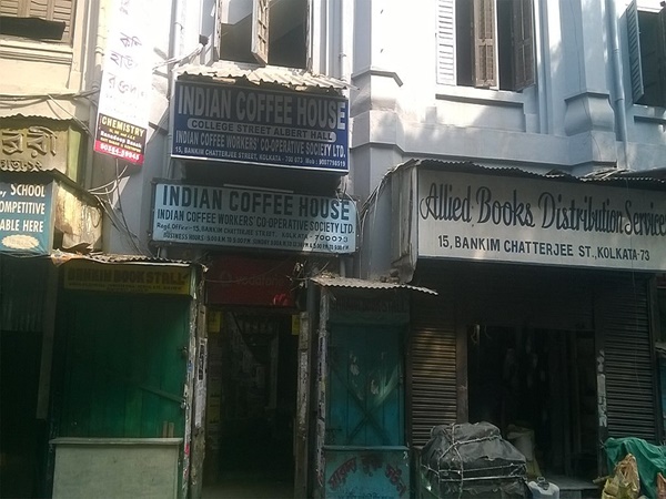 കൊളേജ് സ്ട്രീറ്റിലൂടെയുള്ള കറങ്ങിനടത്തം