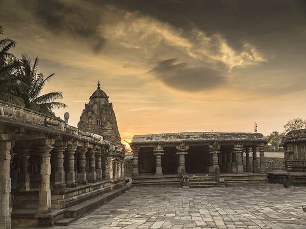 ജീവന് തുടിക്കുന്ന ശില്പങ്ങള്
