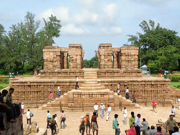 മൂന്നു ഭാവങ്ങള് മൂന്നു ദിശകളിലായി!!