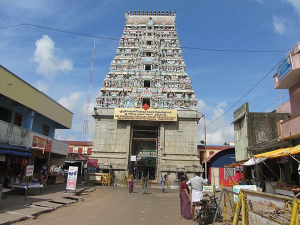 എളളുതിരിയും നീരാഞ്ജനവും