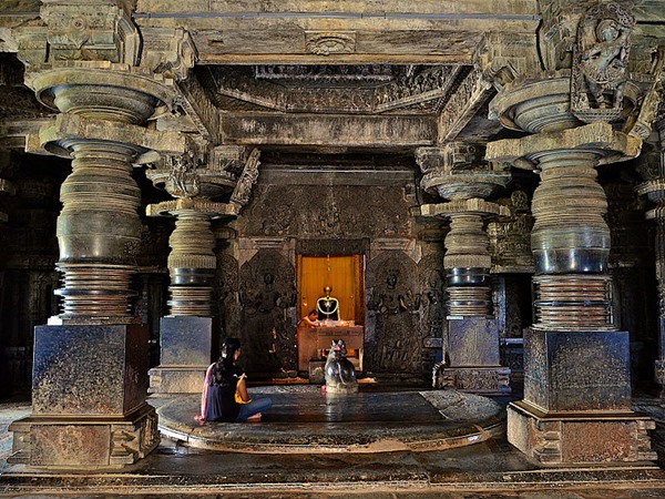 ഇരട്ട ക്ഷേത്രങ്ങളില്