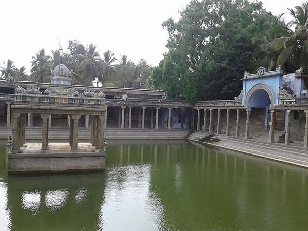 പതിനാലര ഏക്കറില്