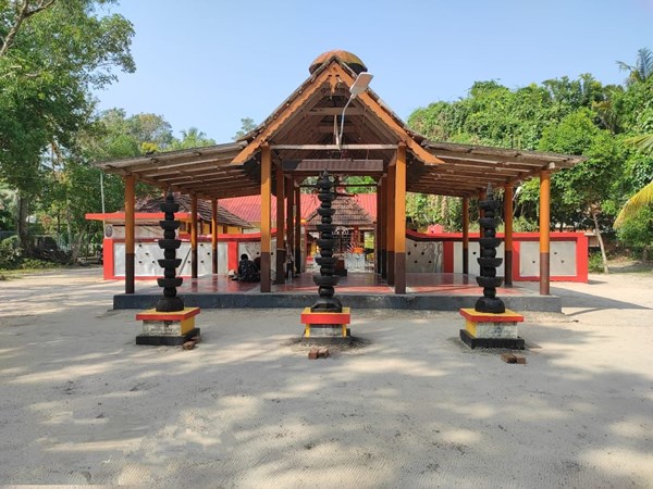 ബാല ദുര്ഗ്ഗയും യക്ഷിയമ്മയും