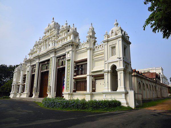 കലയുടെ പ്രദര്ശനമായ ജഗന്മോഹന് പാലസ്