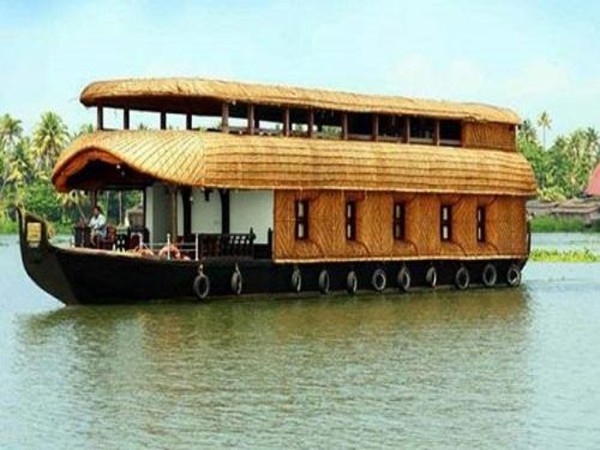 ചുന്നംബാര് ബോട്ട് ഹൗസ്