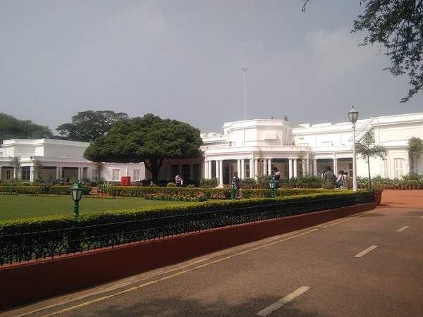 മൂന്നു ഭാഗങ്ങള്