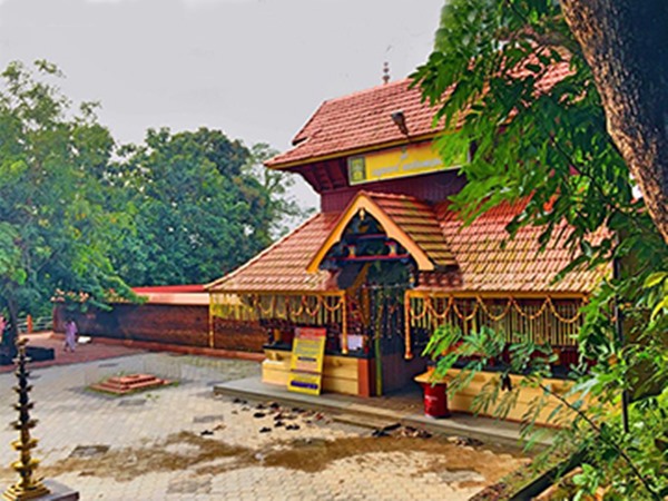 വളയെറിഞ്ഞ് നടത്തിയ പ്രതിഷ്ഠ