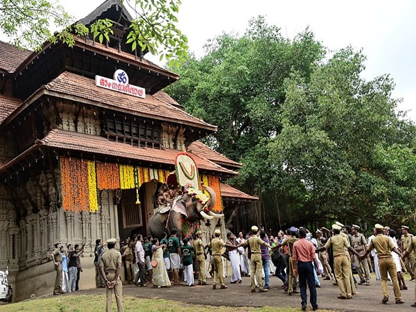 മഠത്തില് വരവ്
