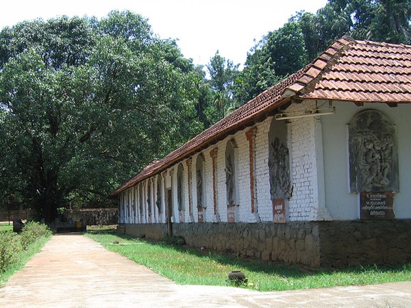 തൃശിലേരിയില് വിളക്കുവെച്ച്