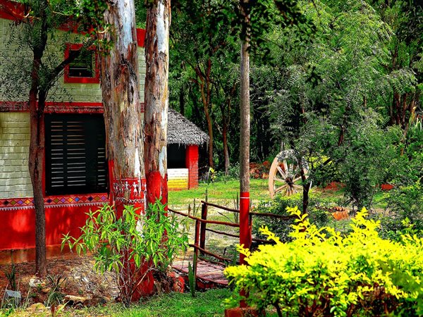 കുന്നിനു നടുവില്