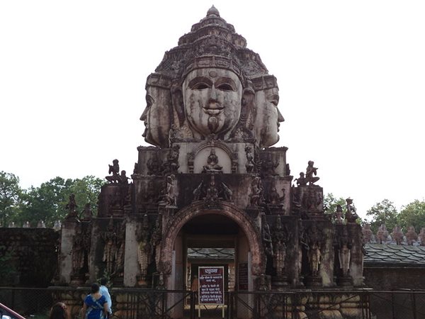 മഹാമേരു ശ്രീ യന്ത്ര ക്ഷേത്രം