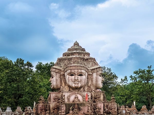ഓരോ കാഴ്ചയിലും അത്ഭുതം