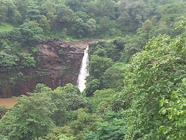 നിനായ് വെള്ളച്ചാട്ടം