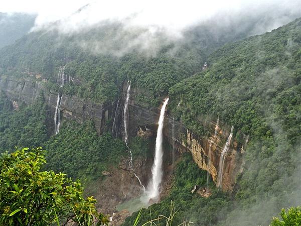 നൊഹ്കാലികൈ വെള്ളച്ചാട്ടം