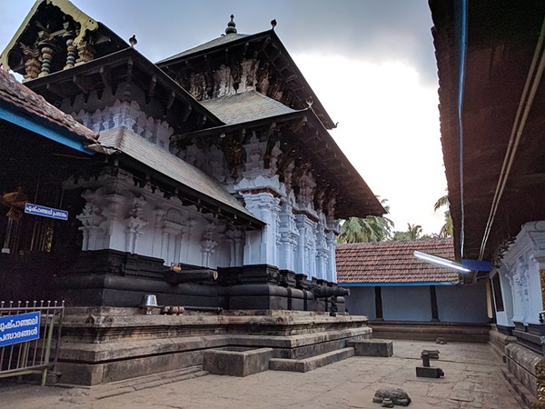 നാവാമുകുന്ദന്
