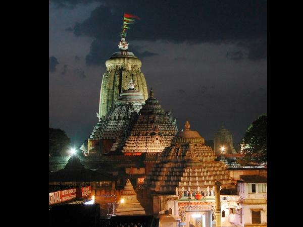 നിഴല് ഇല്ലാത്ത ക്ഷേത്രഗോപുരം