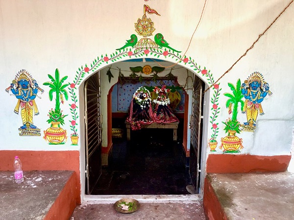 കൃഷ്ണനൊപ്പം സഹോദരങ്ങളും