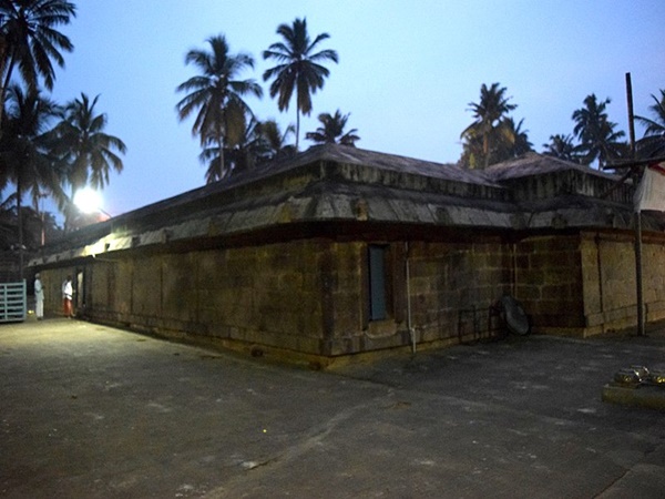 അമ്മയുടെ ബലിയിടുവാന്