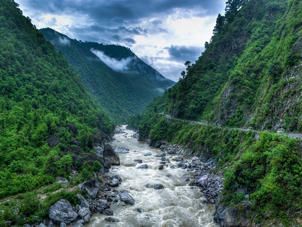 യോഗയും അല്മോറയും