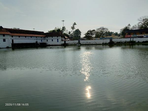 തുറക്കാത്ത വാതില്