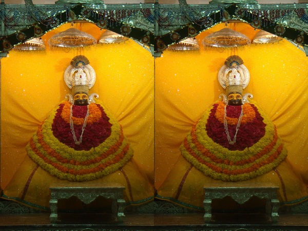 ക്ഷേത്രത്തില് എത്തിച്ചേരുവാന്