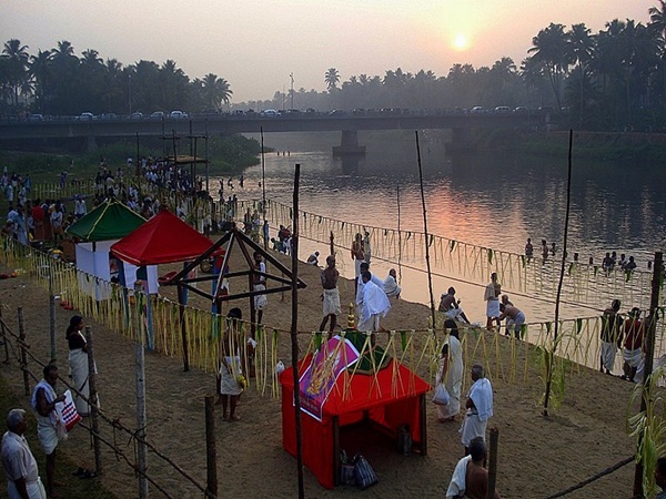 കൊടിയേറ്റവും തറക്കല് പൂരവും