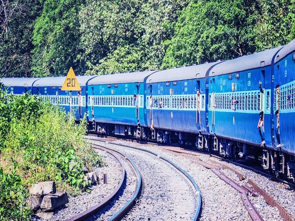നാല് രാത്രിയും അഞ്ച് പകലും