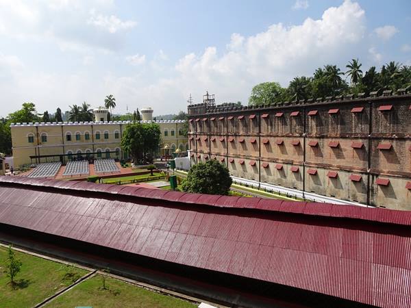 ഒന്നാം ദിവസം- കോർബിൻസ് കോവ് ബീച്ച്, സെല്ലുലാര് ജയില്