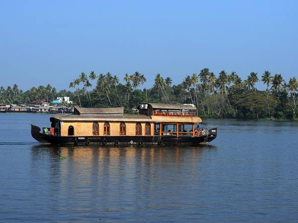 കുമരകം-പാതിരാമണല് യാത്ര