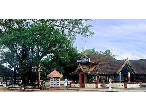 പട്ടും ആഴിയും കണ്ട പട്ടാഴി