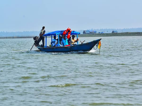 ചിലിക റിവര് ക്രൂസ്