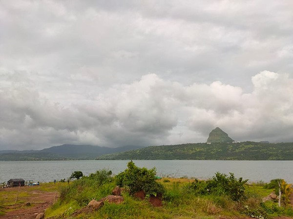 മുംബൈയില് നിന്നും പൂനെയില് നിന്നും