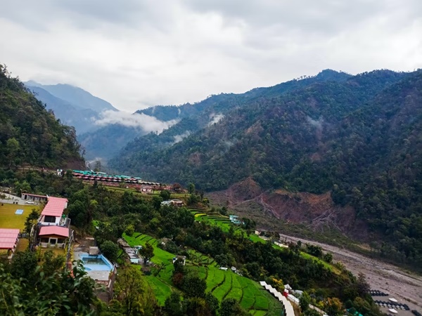 സുന്ദര് ഹോംസ്റ്റേ, ഹര്സില് വാലി (1800 രൂപ മുതല്)