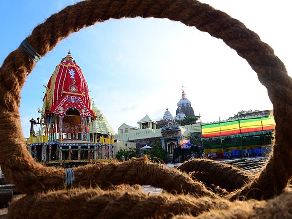 ഗുണ്ടിച്ച ബാരി ക്ഷേത്രത്തിലേക്ക്