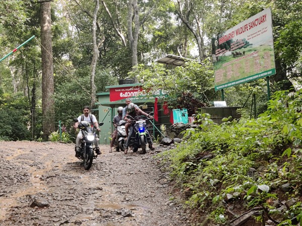 മുങ്ങിപ്പോയ റോഡ്