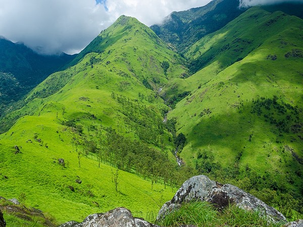 കാറ്റുകുന്ന് കയറി സായിപ്പുകുന്ന് നടന്ന്....
