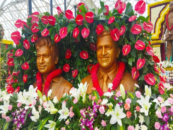 ആദരം