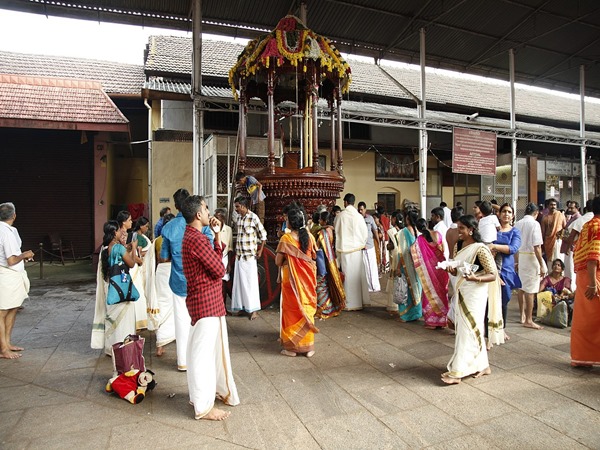 പുഷ്പരഥോത്സവം
