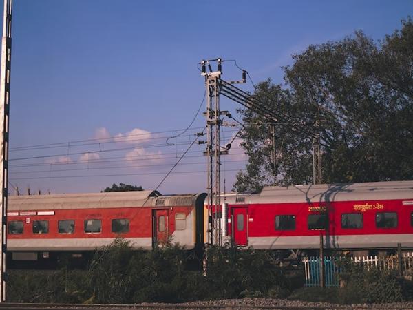 ഓഖാ എക്സ്പ്രസ് ERS OKHA EXP (16338)