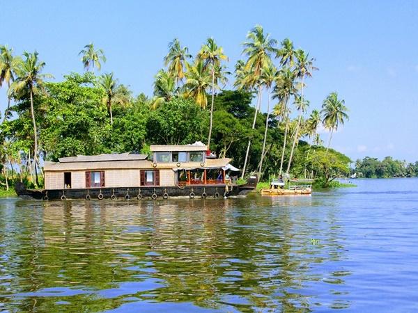 കൊല്ലം-ആലപ്പുഴ-കുമരകം യാത്ര